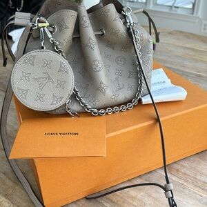 Beautiful Louis Vuitton Mahina Bella in Galet- offers welcome!